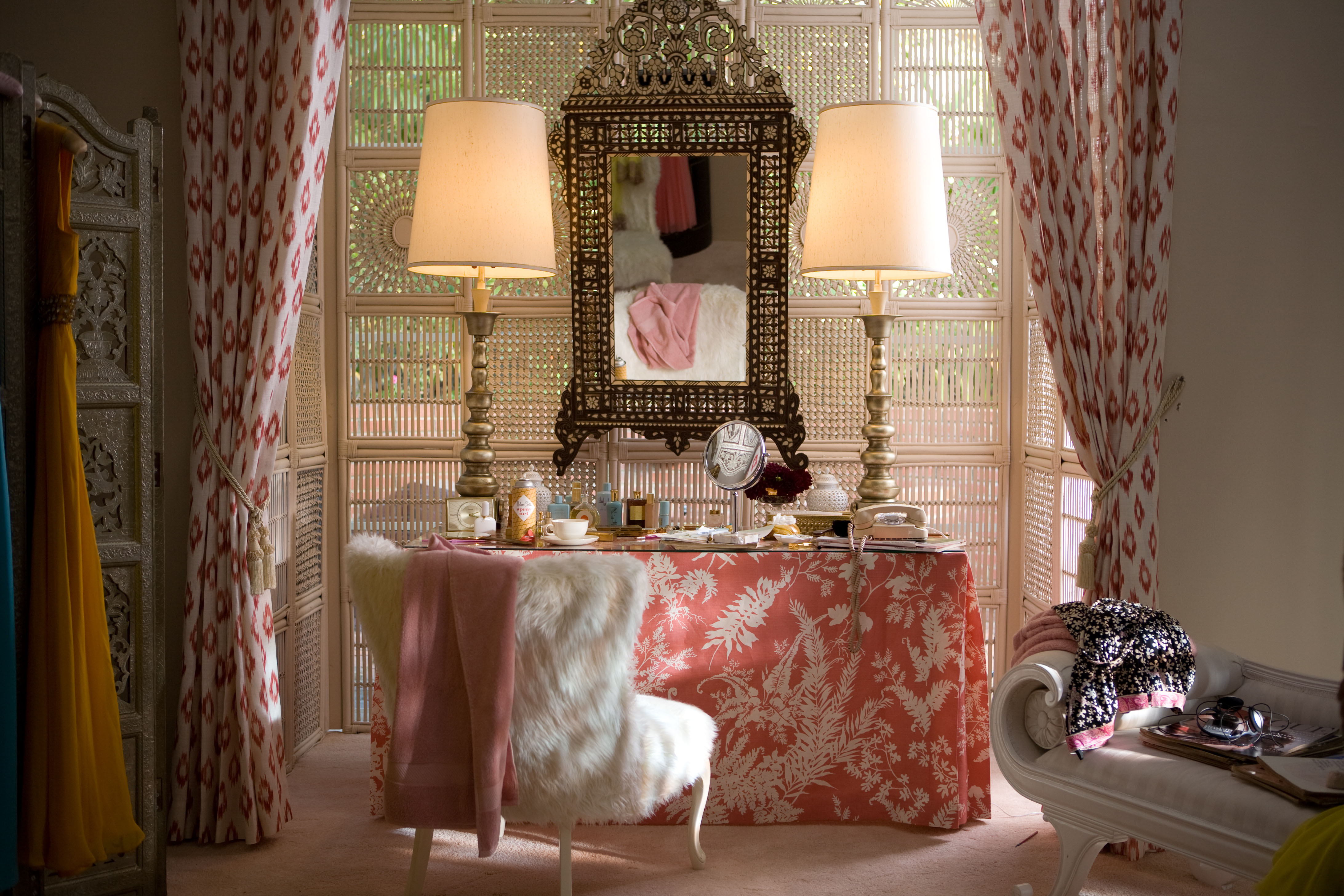 http://latimesblogs.latimes.com/home_blog/2010/02/oscar-snubs-a-single-mans-stunning-interiors.html